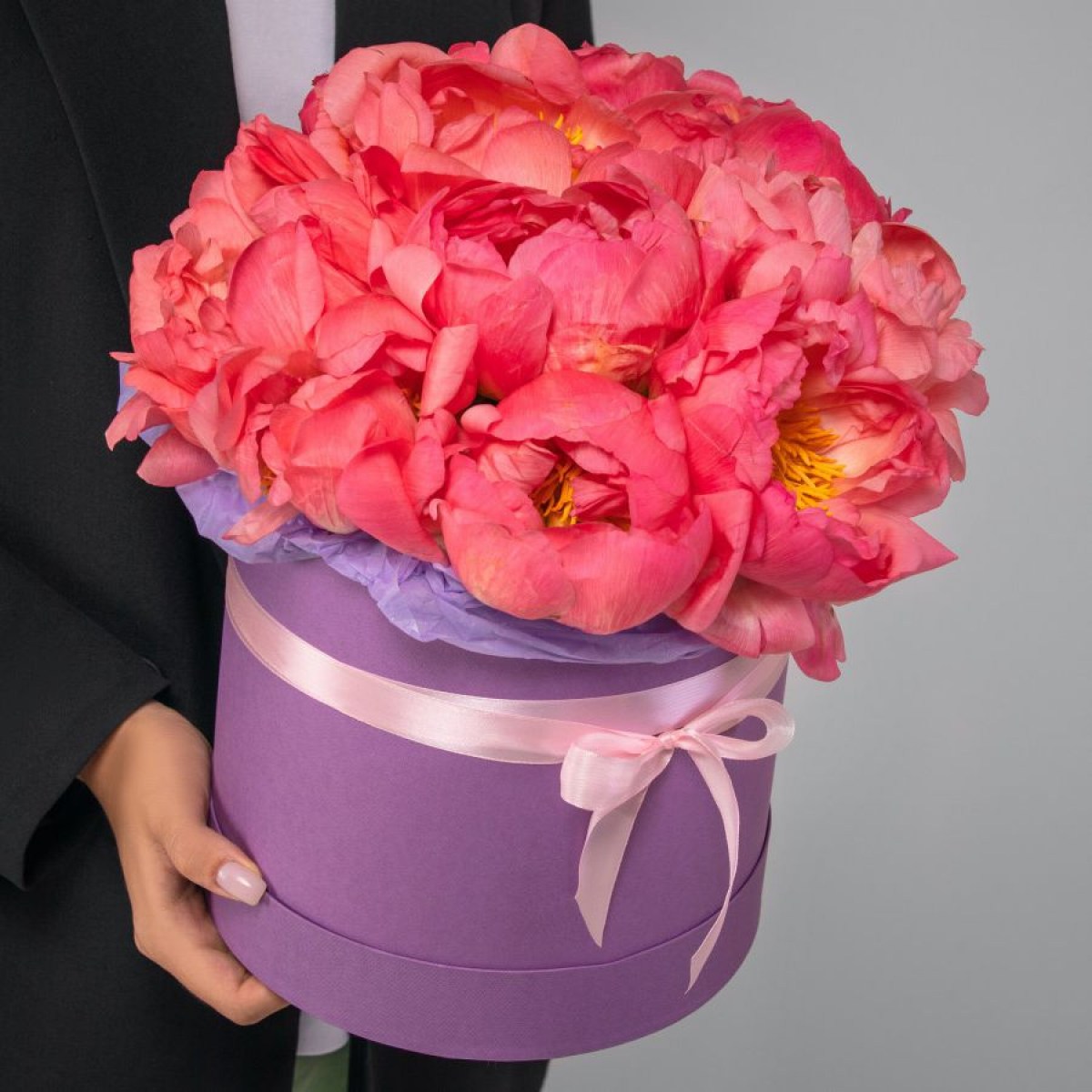 Коралловые пионы в коробке