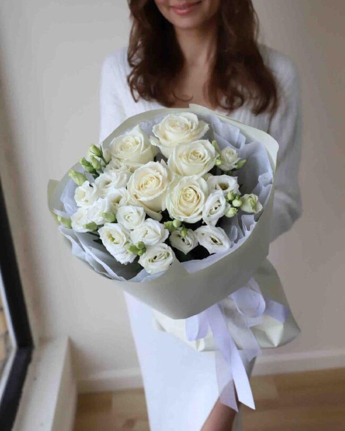 Букет с белыми розами