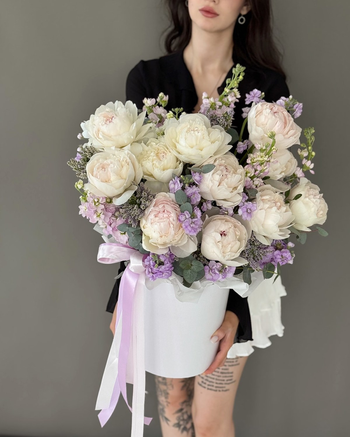 Большая коробка с пионами