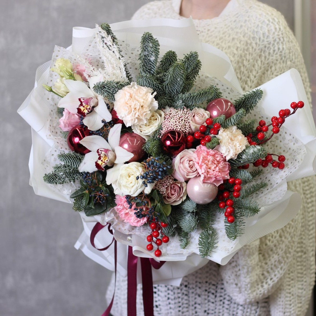 Большой зимний новогодний букет с голубой елью Savage