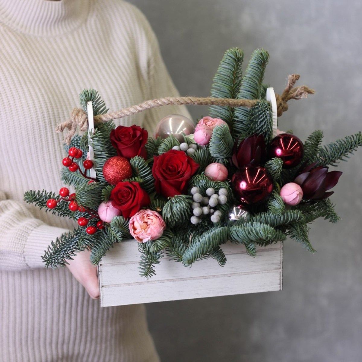 Ящик деревянный с нобилисом и цветами