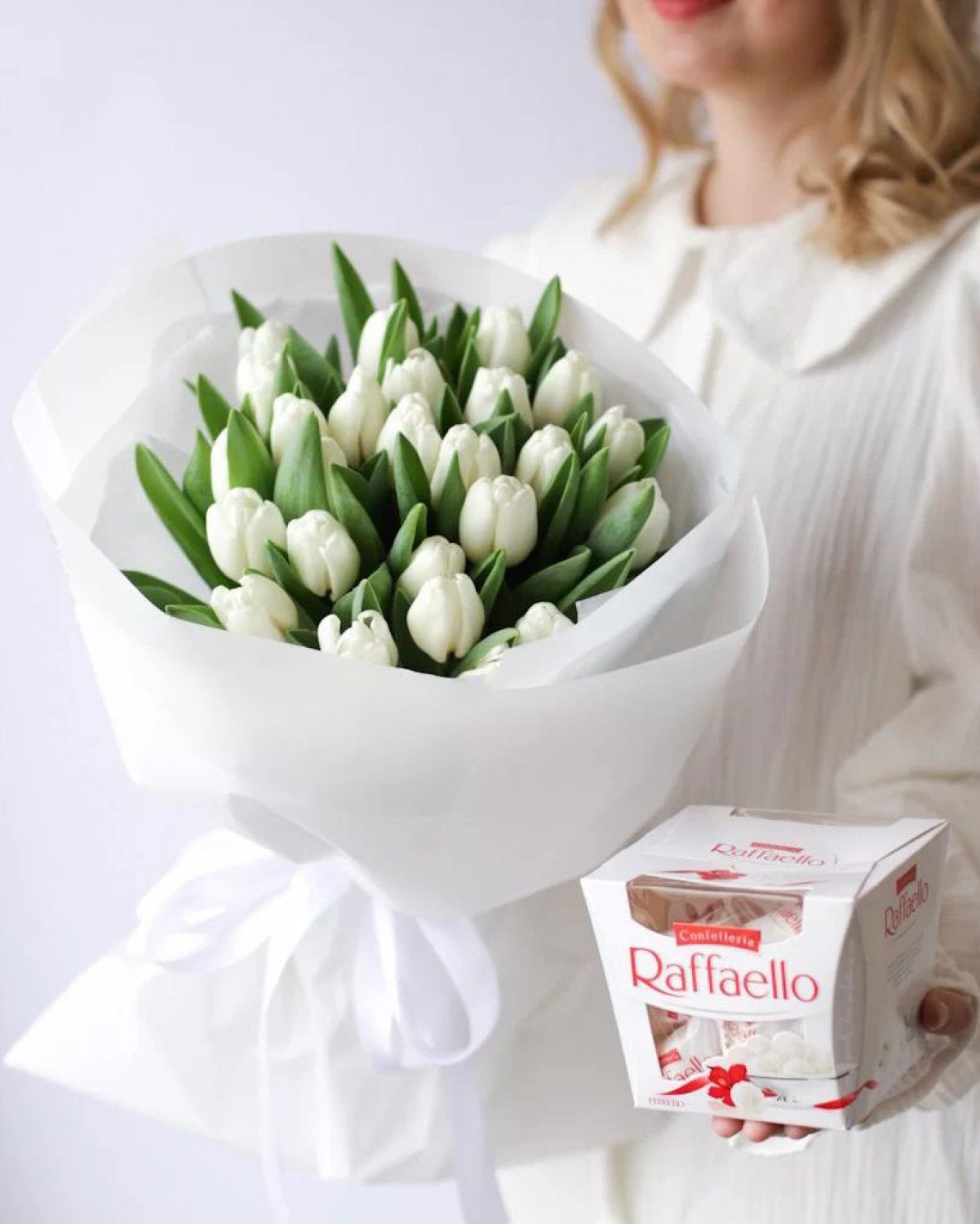 25 белых тюльпанов купить в Новосибирске