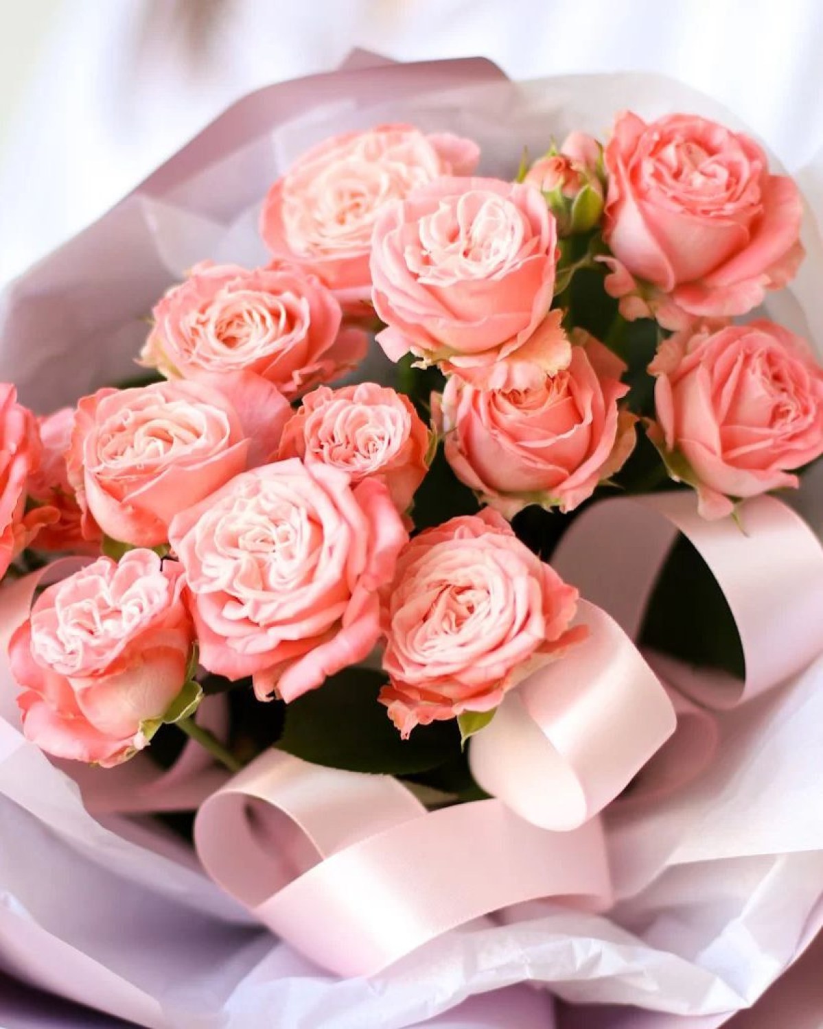 detskij-buket-iz-kustovyh-pionovidnyh-roz-3sht-№1376