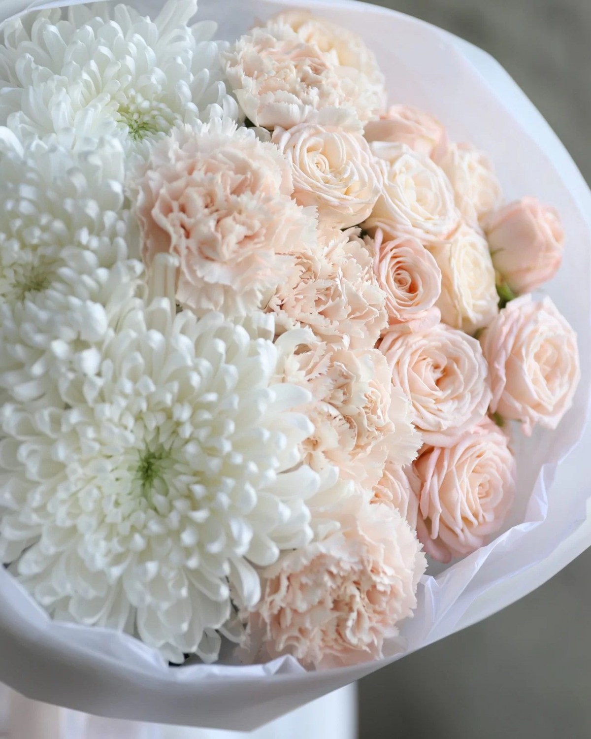 sbornyj-buket-s-belymi-hrizantemami-№2017-4